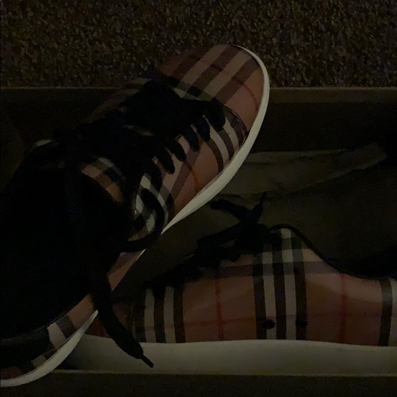 Burberry tennis shoes - Picture 5 of 6